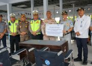 Jasa Raharja Serahkan Bantuan 2 Unit Kursi Roda untuk Terminal Tipe B Baruga Kendari