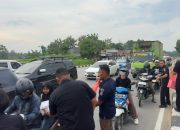 Bid Humas Polda Sultra Berbagi Takjil kepada Masyarakat Kendari