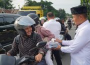 Ditreskrimum Polda Sultra Berbagi Takjil kepada Masyarakat