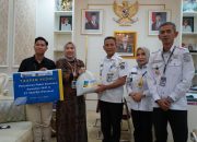PT Taspen Kendari Salurkan 100 Paket Sembako Ramadan ke Pemkot Kendari