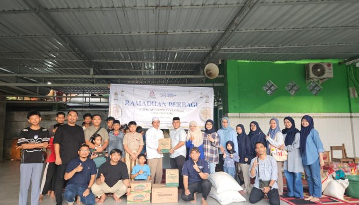 Alumni SMAN 4 Kendari 2008 Salurkan Sembako dan Santunan kepada Pesantren