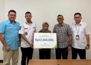 BPJS Ketenagakerjaan Serahkan Santunan Kematian Rp42 Juta kepada Ahli Waris Aparat Desa Laywo Jaya