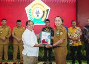 Gubernur Sultra Serahkan LKPD 2025 ke BPK, Targetkan Kembali Raih Opini WTP