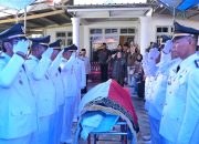 Penuh Haru, Wali Kota Kendari Pimpin Pemakaman Kedinasan Camat Poasia
