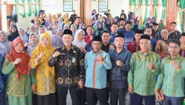Kakanwil Kemenag Sultra Dorong Revolusi Mindset Guru di MTsN 1 Kolaka Utara