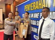 Kapolda Sultra Serahkan 107 Unit PC All in One untuk Unit Intel Polsek Jajaran