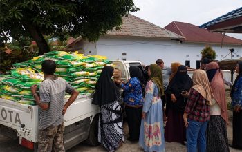 Warga memadati lokasi Gerakan Pangan Murah di Anggoeya.