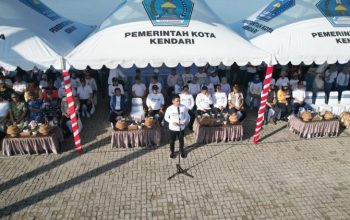 Wamendagri dan Wakil Wali Kota Kendari Pimpin Aksi Bersih Teluk Kendari, Libatkan 3.000 ASN dan Masyarakat