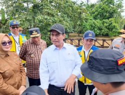 Mentan Tinjau Lokasi Banjir di Sultra, Bantuan Rp10 Miliar Disiapkan untuk Warga dan Pemulihan Pertanian