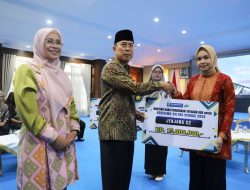 Gubernur Sultra Serahkan Bantuan Dana Pendidikan Sultra Cerdas 2026 ke 150 Mahasiswa