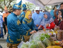 Ribuan Warga Serbu Pantai Nambo, Expo UMKM dan Gerakan Pangan Murah Kendari Jadi Magnet HUT ke-195