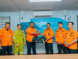 Perkuat Kesiapsiagaan Bencana, PT Vale Serahkan Paket Peralatan Penyelamatan Air ke Pos SAR Kolaka