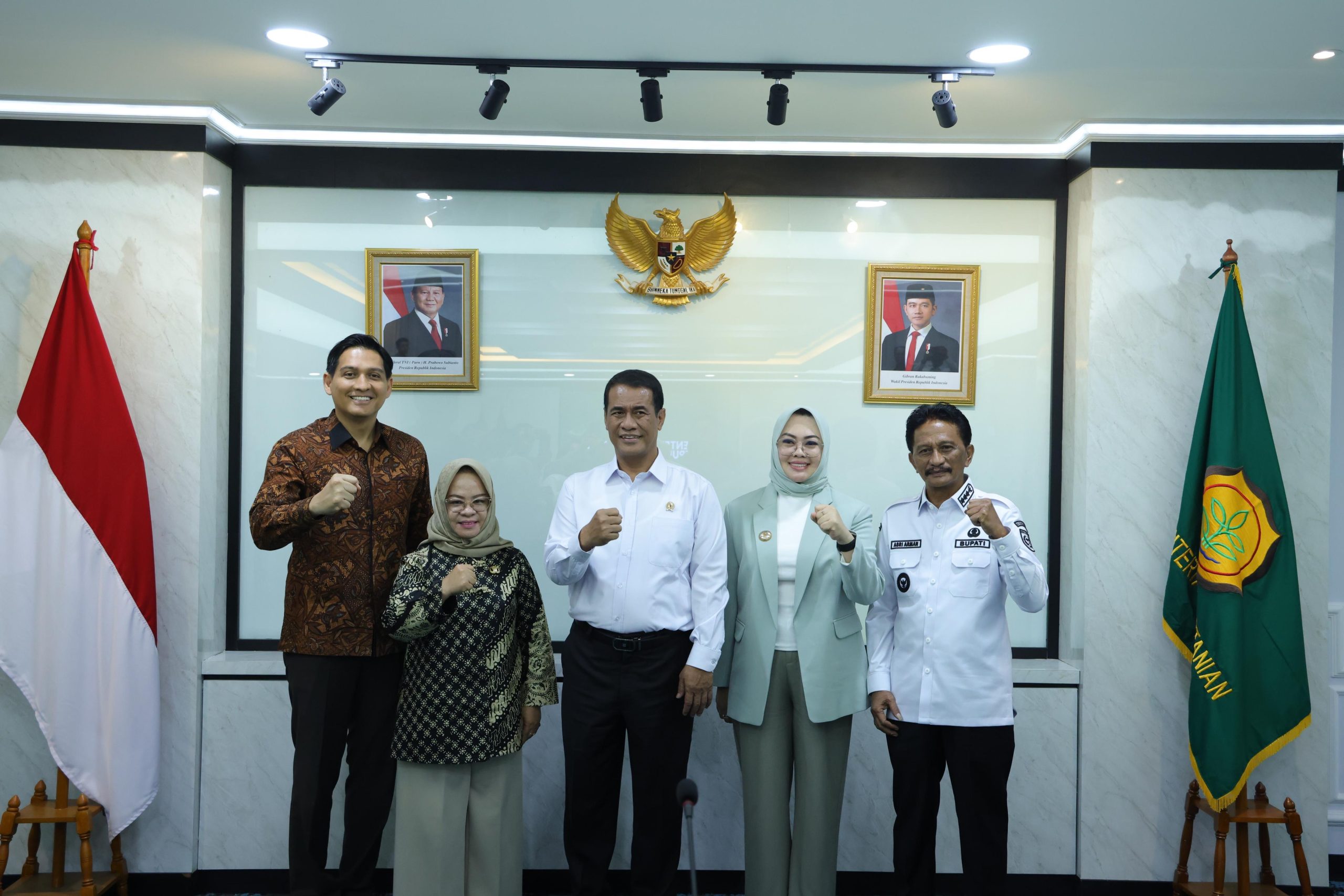 Wali Kota Kendari sampaikan program pertanian kepada Menteri Pertanian.