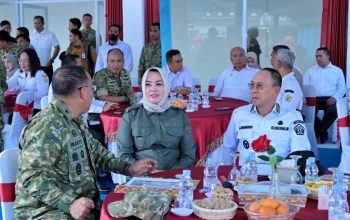 Wali Kota Kendari, dr. Hj. Siska Karina Imran, menyaksikan peluncuran virtual koperasi.