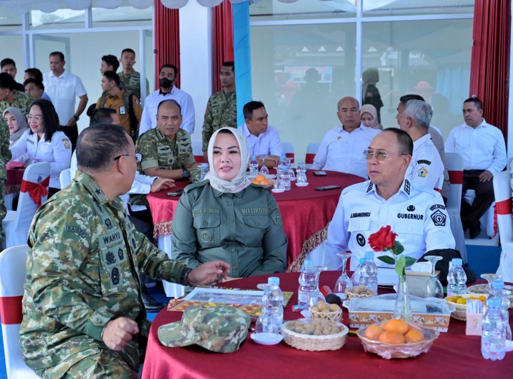Wali Kota Kendari, dr. Hj. Siska Karina Imran, menyaksikan peluncuran virtual koperasi.