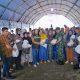 Wali Kota Kendari menyalurkan bantuan pangan kepada korban banjir.