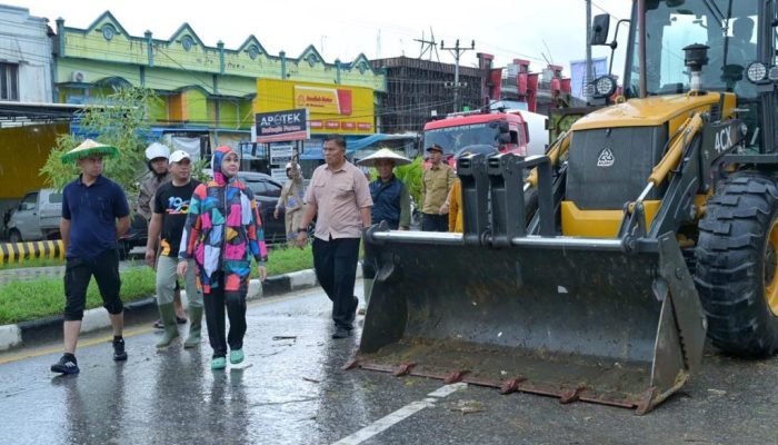 Wali Kota Kendari Tinjau Banjir dan Meminta Maaf atas Penanganan yang Belum Maksimal