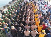 Wamendagri Ajak Ribuan ASN Bersih-Bersih di Teluk Kendari