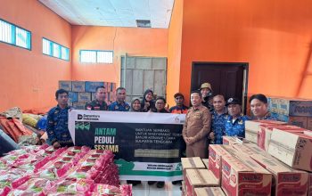 Peduli Korban Banjir, ANTAM UBPN Konawe Utara Salurkan 440 Karung Beras dan Ratusan Dus Sembako