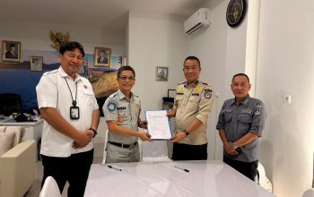 Jasa Raharja Sulawesi Tenggara Salurkan Bantuan Marka Jalan kepada Dinas Perhubungan Kota Kendari