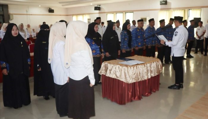 Bupati Kolaka Lantik 16 Kepala Sekolah, Tekankan Kepemimpinan Transformasional dalam Dunia Pendidikan