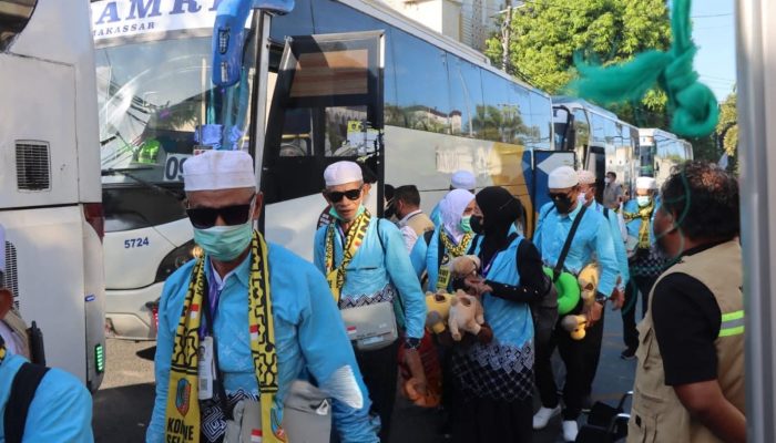 Jamaah Haji Kloter 34 Asal Kolaka Tiba di Asrama Haji Makassar