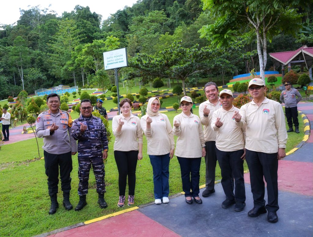 Delegasi APEKSI menikmati kunjungan di Kota Kendari.