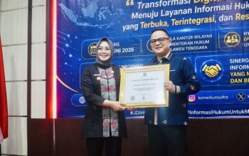 Pemkot Kendari Ukir Prestasi di Tingkat Provinsi, Raih Dua Penghargaan Bergengsi dari Kementerian Hukum Sultra