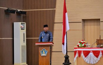 Ketua DPRD Kota Kendari La Ode Muh Inarto memimpin Rapat Paripurna.
