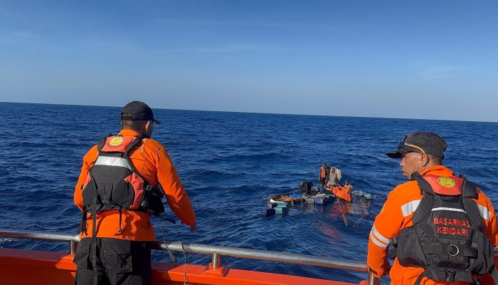 Tiga Korban Kapal Tenggelam di Perairan Buton Ditemukan Selamat Setelah Terapung 10,5 Mil Laut