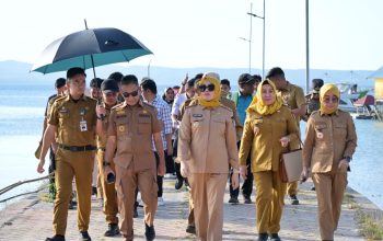 Walikota Kendari memimpin peninjauan lokasi pembangunan kampung nelayan