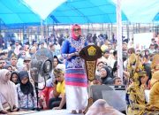 Wali Kota Kendari mengajak masyarakat Muna berperan aktif dalam pembangunan.