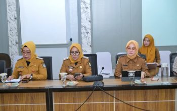 Wali Kota Kendari memimpin rapat pasca Rakernas APEKSI 2026.