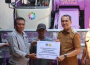 Serahkan Bantuan Alsintan di Desa Awa, Bupati Kolaka Tegaskan Komitmen Tingkatkan Produktivitas Pertanian dan Respons Aspirasi Masyarakat