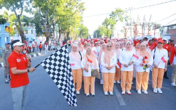 DWP Sultra Semarakkan HUT ke-81 RI Lewat Jalan Santai dan Aksi Sosial