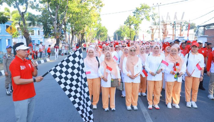 DWP Sultra Semarakkan HUT ke-81 RI Lewat Jalan Santai dan Aksi Sosial