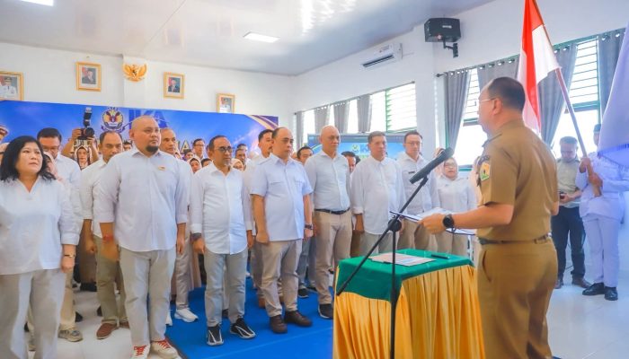 Kukuhkan IKA Smansa Kendari, Gubernur ASR Beberkan Prioritas Pembangunan Sultra 