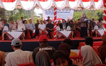 Wali Kota Kendari Perkuat Dialog dengan Warga, Perkenalkan Program LPS dan Salurkan Bantuan Pangan di Dua Kecamatan
