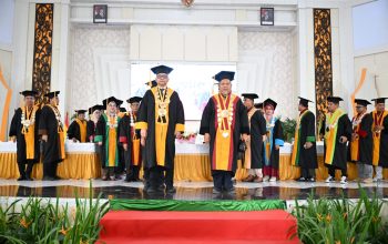 Rektor UHO Lantik 732 Wisudawan, Siap Hadapi Tantangan Dunia Kerja