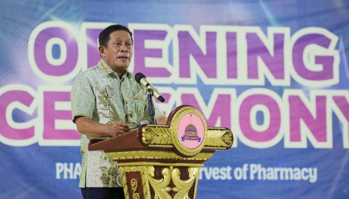 Buka Dialog Publik PHARMAVORA 2026, Wagub Sultra Dorong Mahasiswa Farmasi UHO Menjadi Pemain Global
