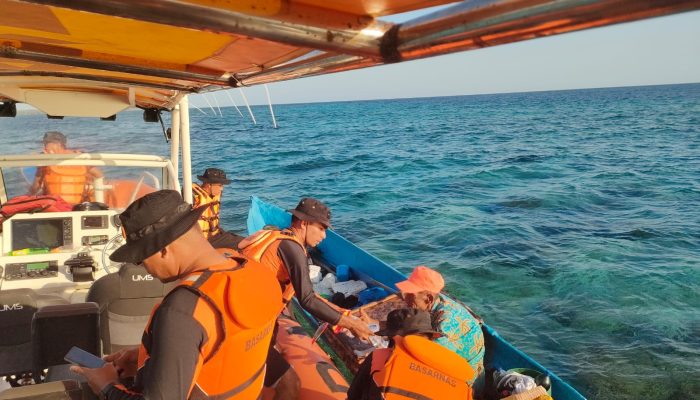 Tim SAR Temukan Nelayan 55 Tahun yang Longboat-nya Mati Mesin di Wakatobi