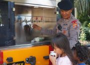 Tanggap Kebutuhan Warga, Batalyon A Pelopor Brimob Sultra Gelar Aksi Bantuan Air Bersih