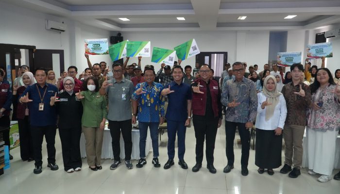 OJK Sultra dan IJK Beri Perlindungan Asuransi Jiwa untuk Petani Kakao Kolut